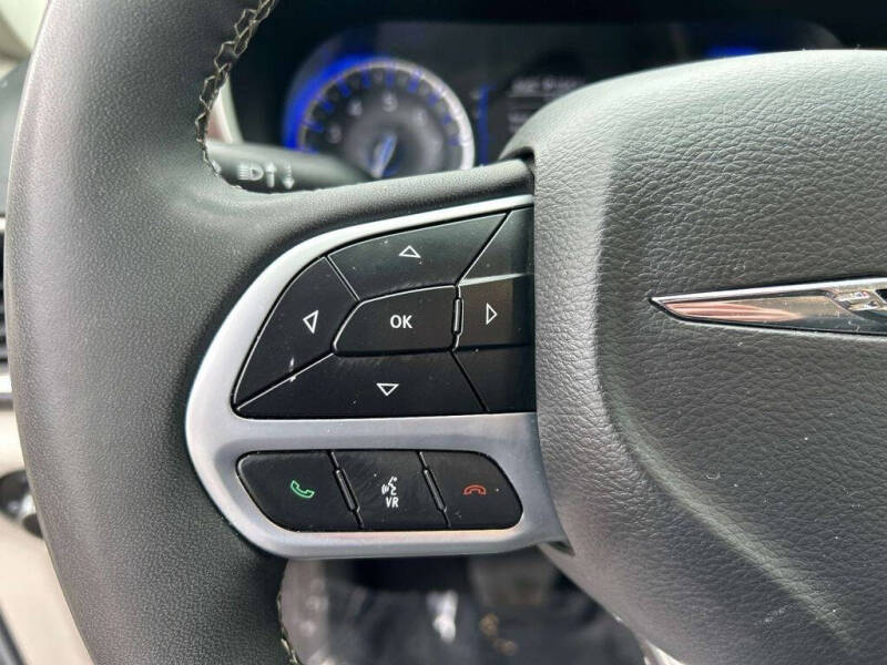2023 Chrysler Voyager LX