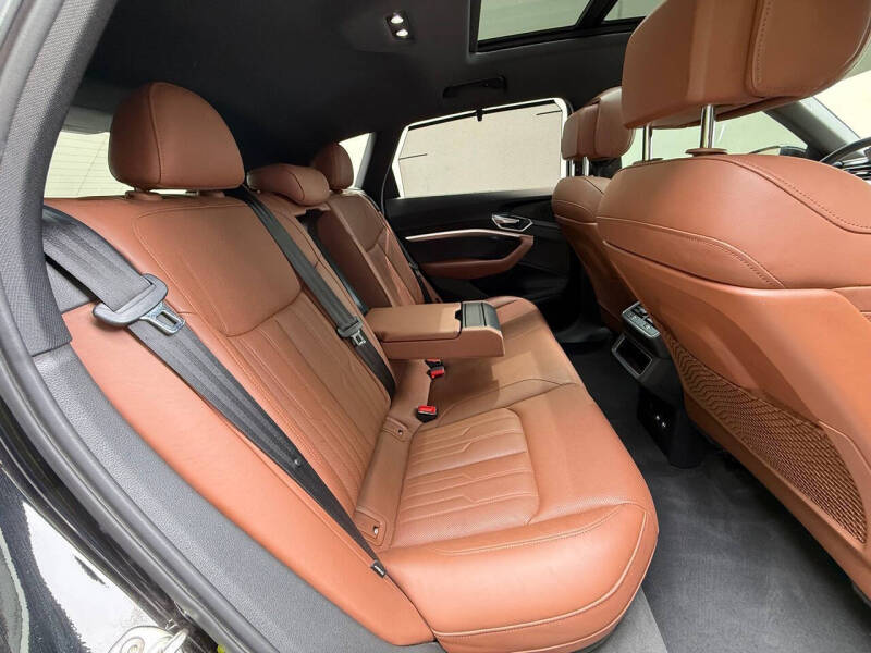 2019 Audi e-tron quattro Prestige