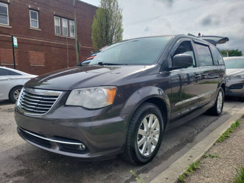 2015 Chrysler Town and Country for sale at TEMPLETON MOTORS in Chicago IL