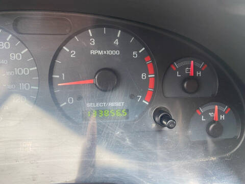 2004 Ford Mustang Deluxe