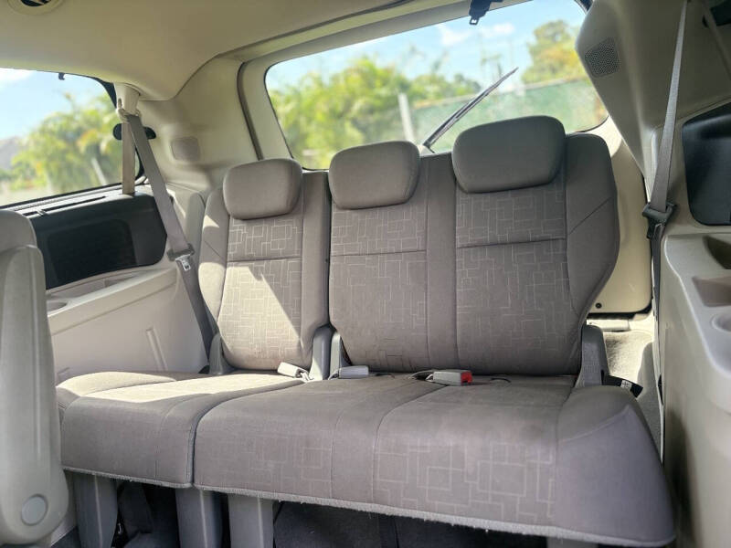 2009 Volkswagen Routan SE