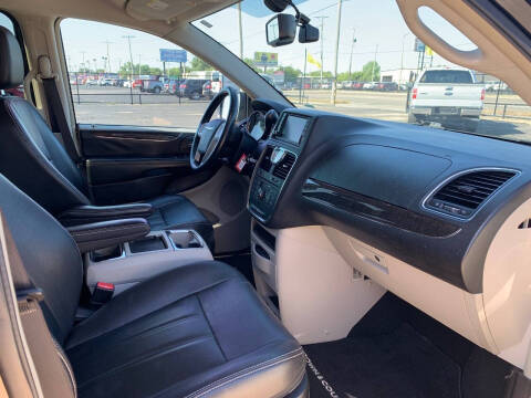 2016 Chrysler Town and Country Touring