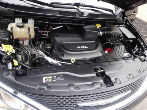 2017 Chrysler Pacifica Touring-L