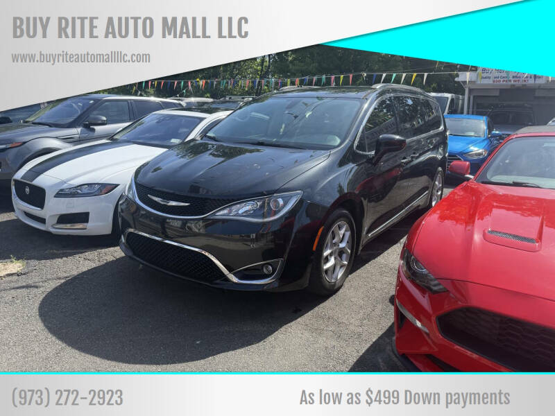 2017 Chrysler Pacifica Touring-L's photo