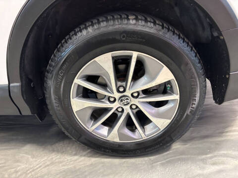 2017 Toyota RAV4 Hybrid XLE