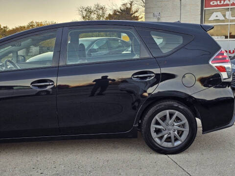 2017 Toyota Prius v Three