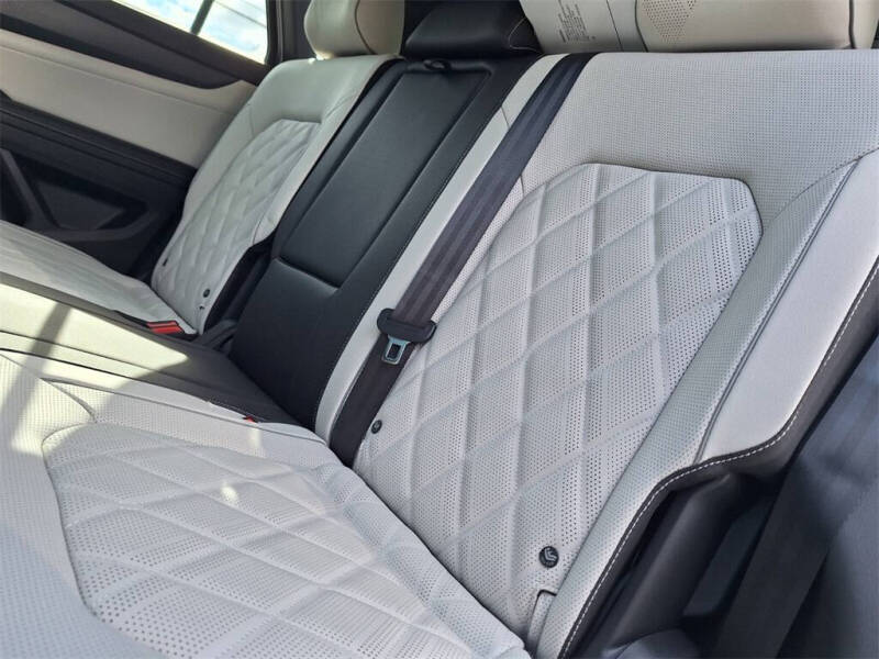 2026 Volkswagen Atlas Cross Sport SEL Premium R-Line 4Motion