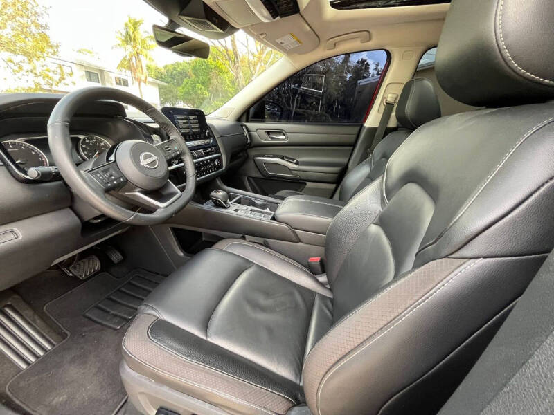 2022 Nissan Pathfinder SL