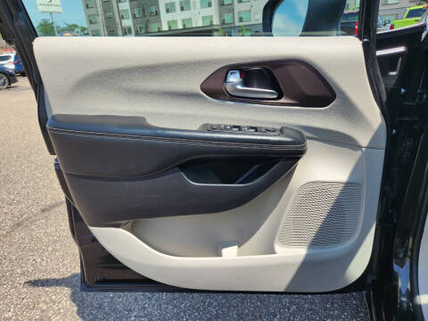 2020 Chrysler Voyager LXi