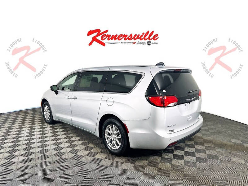 2026 Chrysler Voyager LX