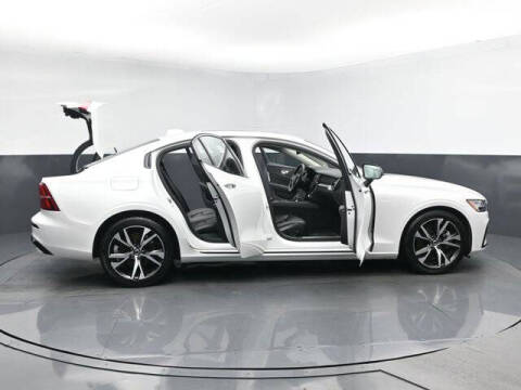 2024 Volvo S60 B5 Core Dark Theme