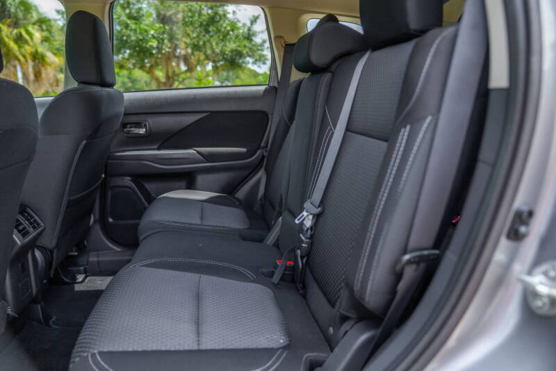 2020 Mitsubishi Outlander ES