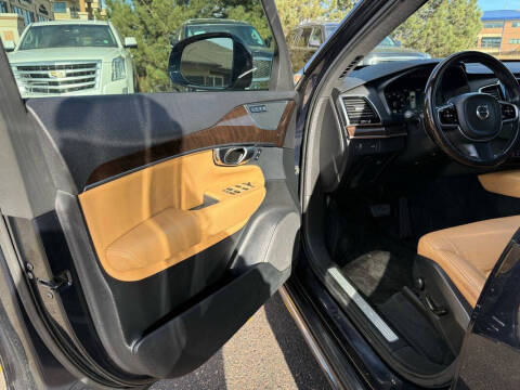 2016 Volvo XC90 T6 Momentum