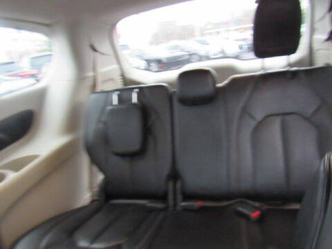 2017 Chrysler Pacifica Touring-L Plus