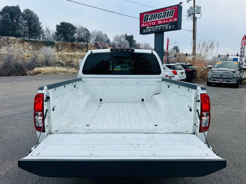 2016 Nissan Frontier SV photo 11