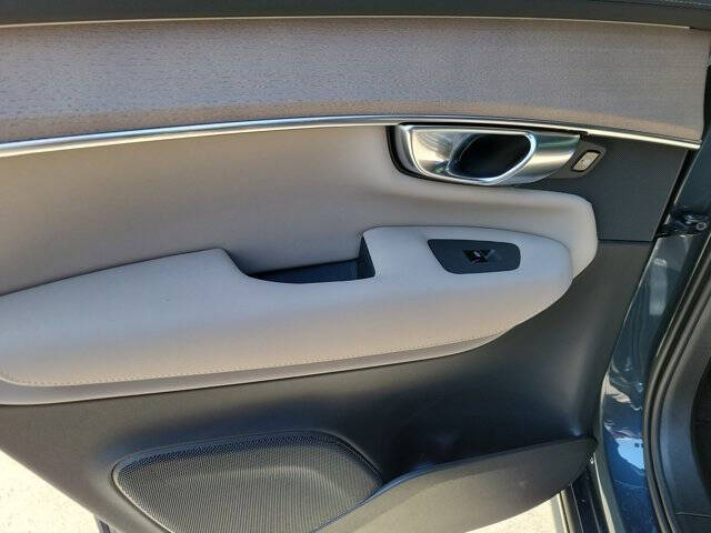 2026 Volvo XC90 T8 Core