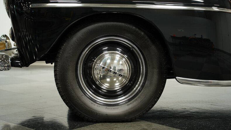 1948 Ford Super Deluxe