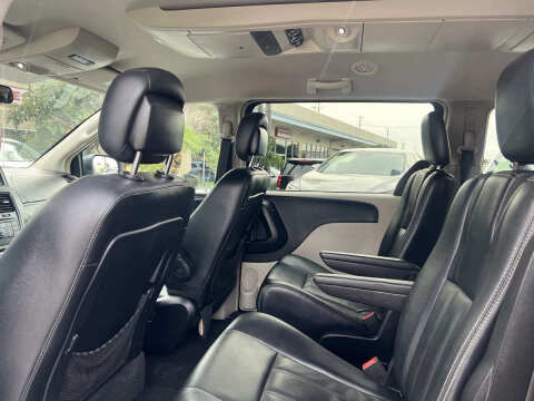 2016 Chrysler Town and Country Touring