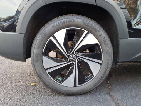 2025 Volkswagen Taos SE 4Motion