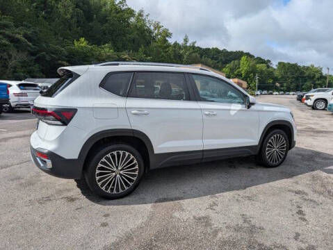 2025 Volkswagen Taos SE