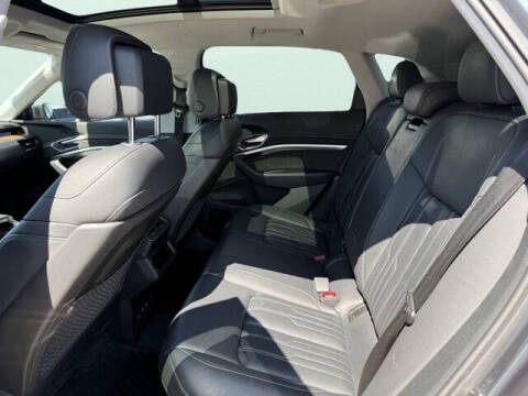 2019 Audi e-tron quattro Prestige