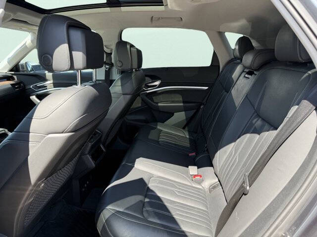 2019 Audi e-tron quattro Prestige