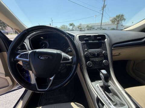2013 Ford Fusion SE
