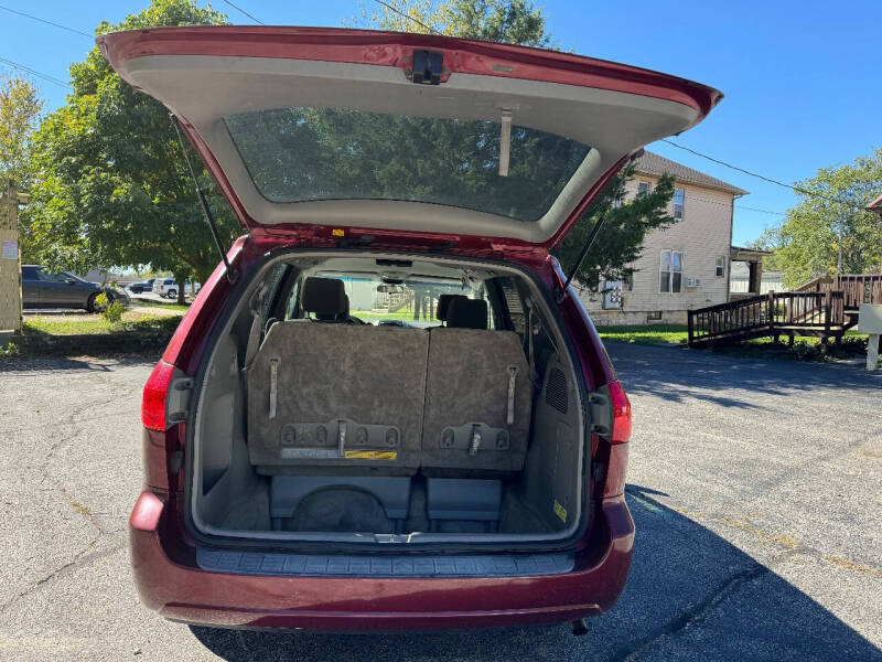 2008 Toyota Sienna LE photo 17