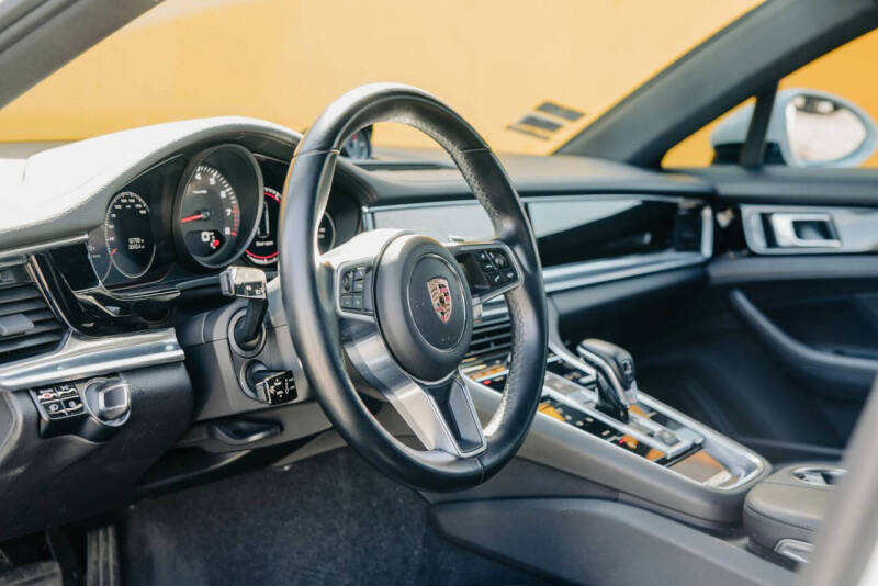 2019 Porsche Panamera 4 Executive