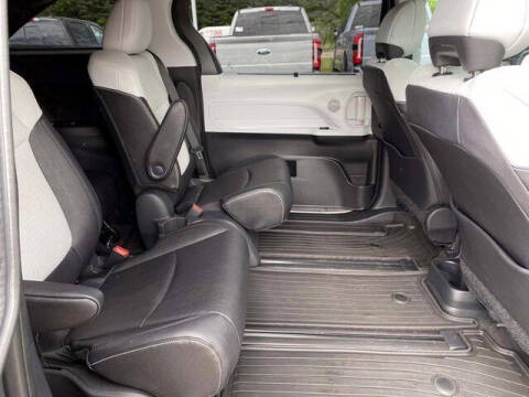 2025 Toyota Sienna XSE 7-Passenger