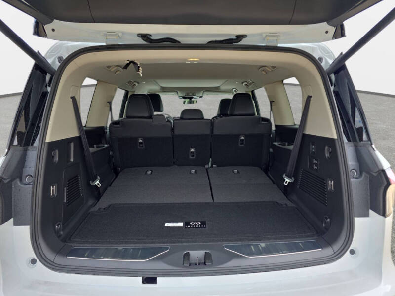 2026 Infiniti QX80 Luxe