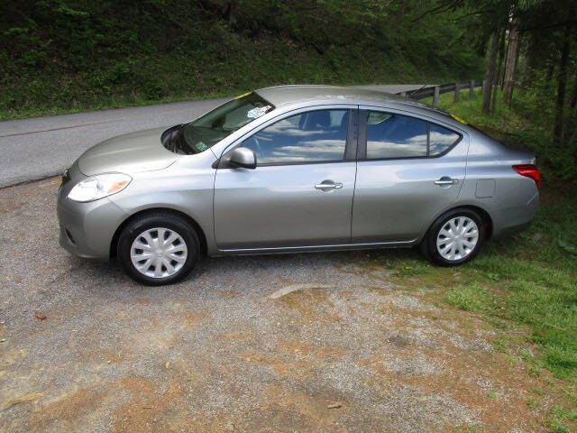 2012 Nissan Versa 1.6 SV