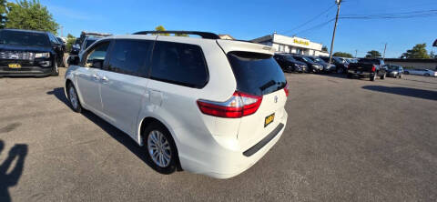 2015 Toyota Sienna XLE 8-Passenger