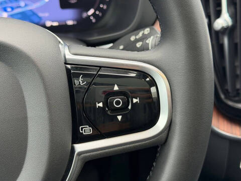 2023 Volvo XC60 B5 Plus Dark Theme