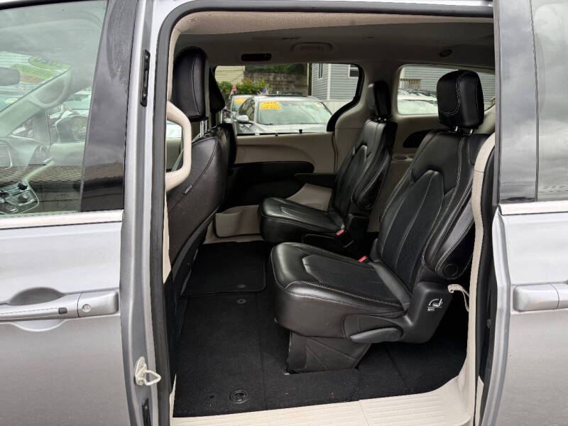 2020 Chrysler Voyager LXi