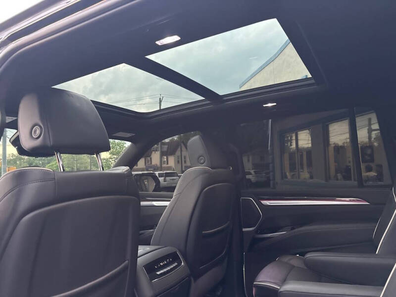 2025 Cadillac Escalade ESV Premium Luxury