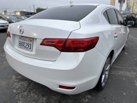 2013 Acura ILX 2.0L w/Premium