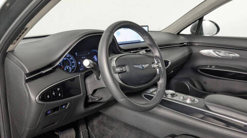 2025 Genesis GV70 2.5T Standard