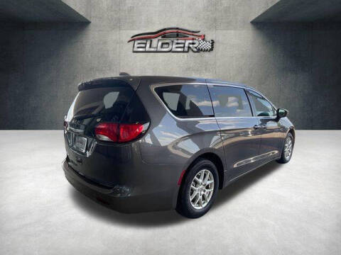 2022 Chrysler Voyager LX