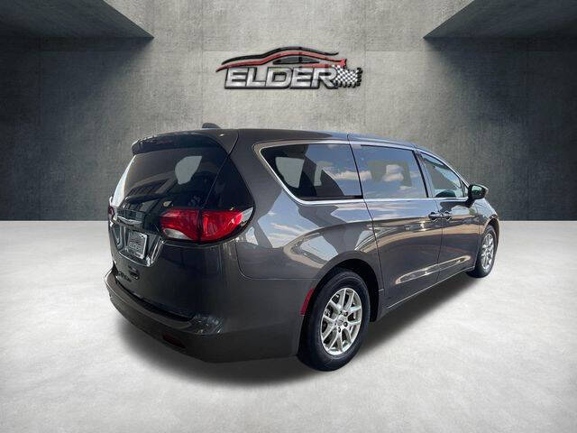 2022 Chrysler Voyager LX