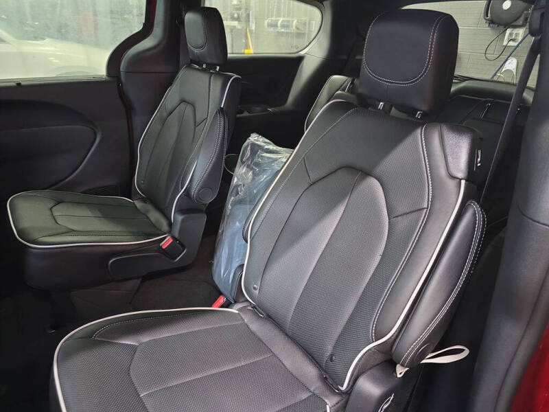 2027 Chrysler Pacifica Limited