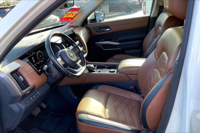 2023 Nissan Pathfinder Platinum