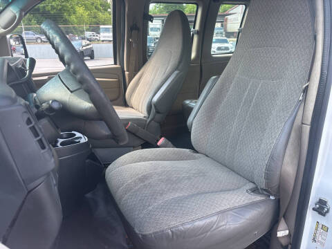2004 Chevrolet Express 3500 LS