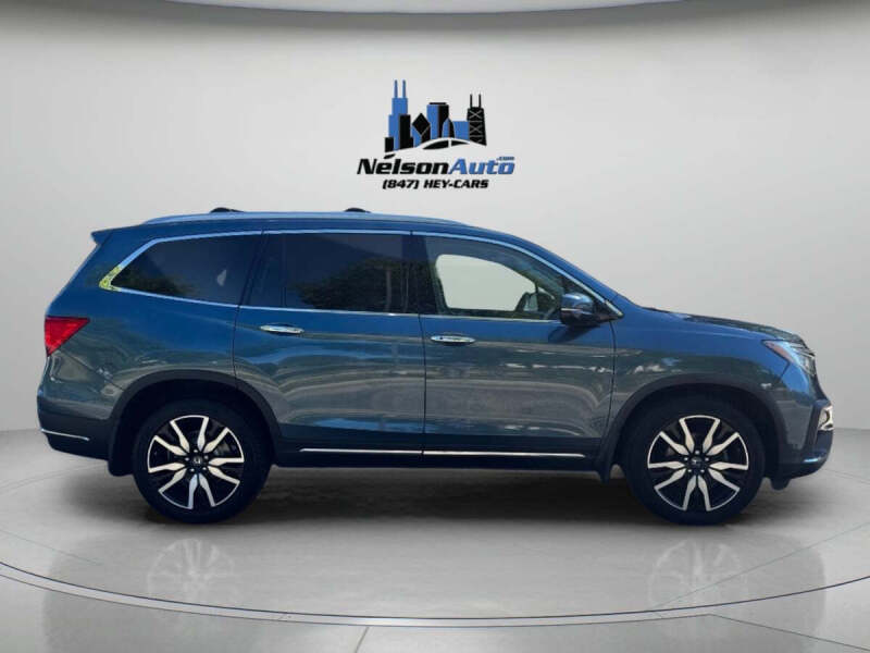 2019 Honda Pilot Touring w/Rear Captain's Chairs