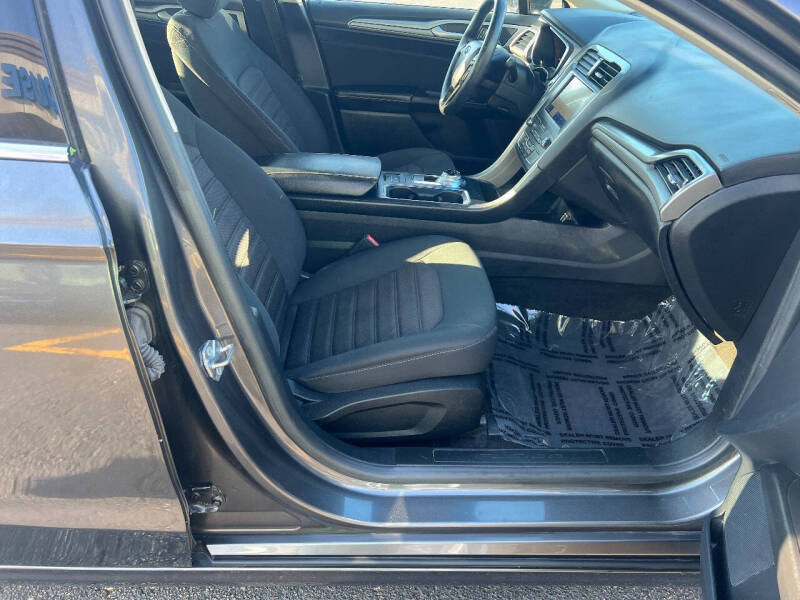 2020 Ford Fusion SE