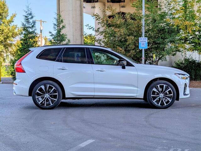 2023 Volvo XC60 B5 Plus Dark Theme