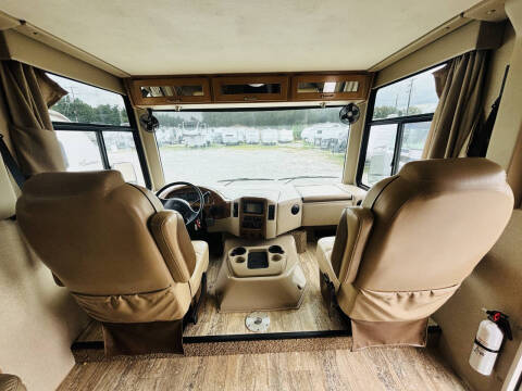 2017 Thor Motor Coach Hurricane 31S