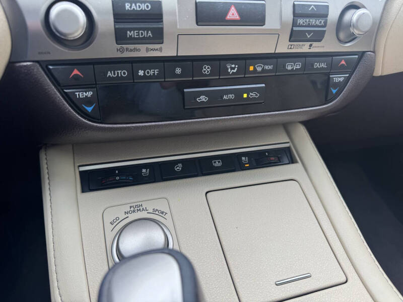 2016 Lexus ES 300h