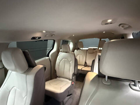 2017 Chrysler Pacifica Touring-L Plus