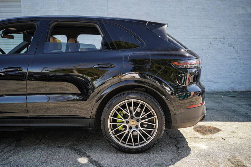 2023 Porsche Cayenne E-Hybrid Platinum Edition